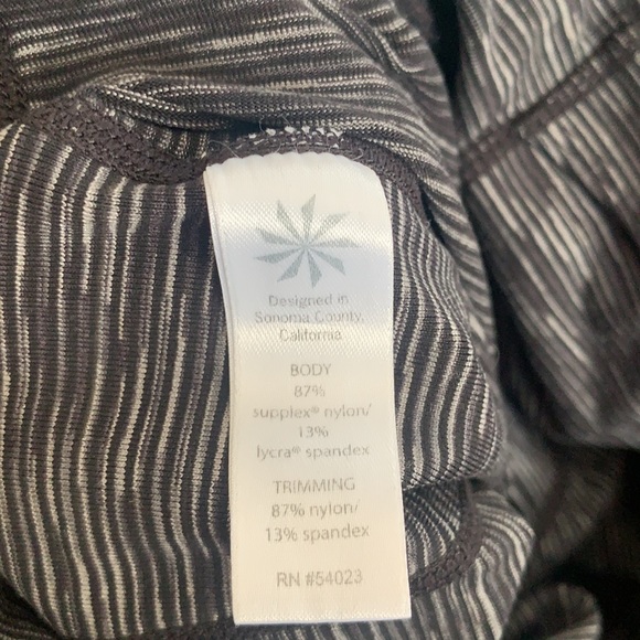 Athleta Mesh Mind Over Mat Lattice Cut Out Capri Crop Leggings Heathered Black - Picture 8 of 9